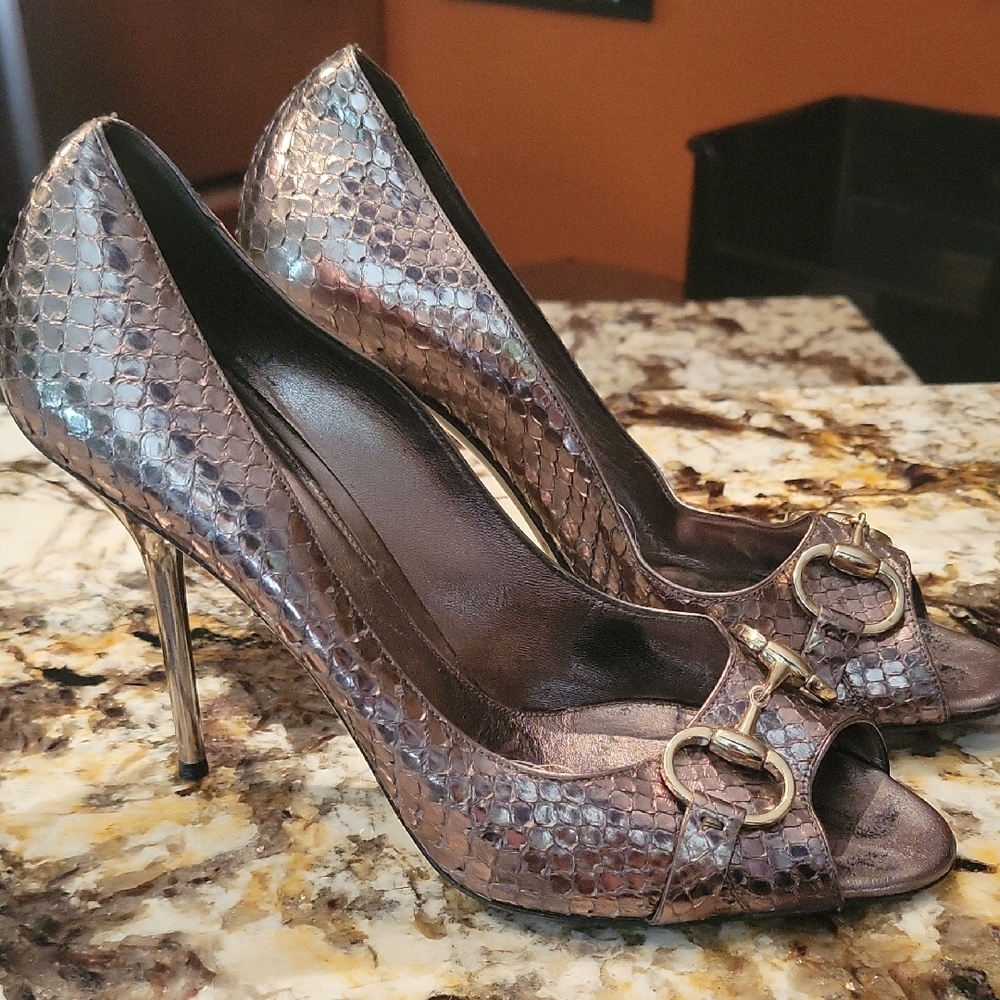 GUCCI GOLD Metallic Snakeskin Peep-Toe Heels